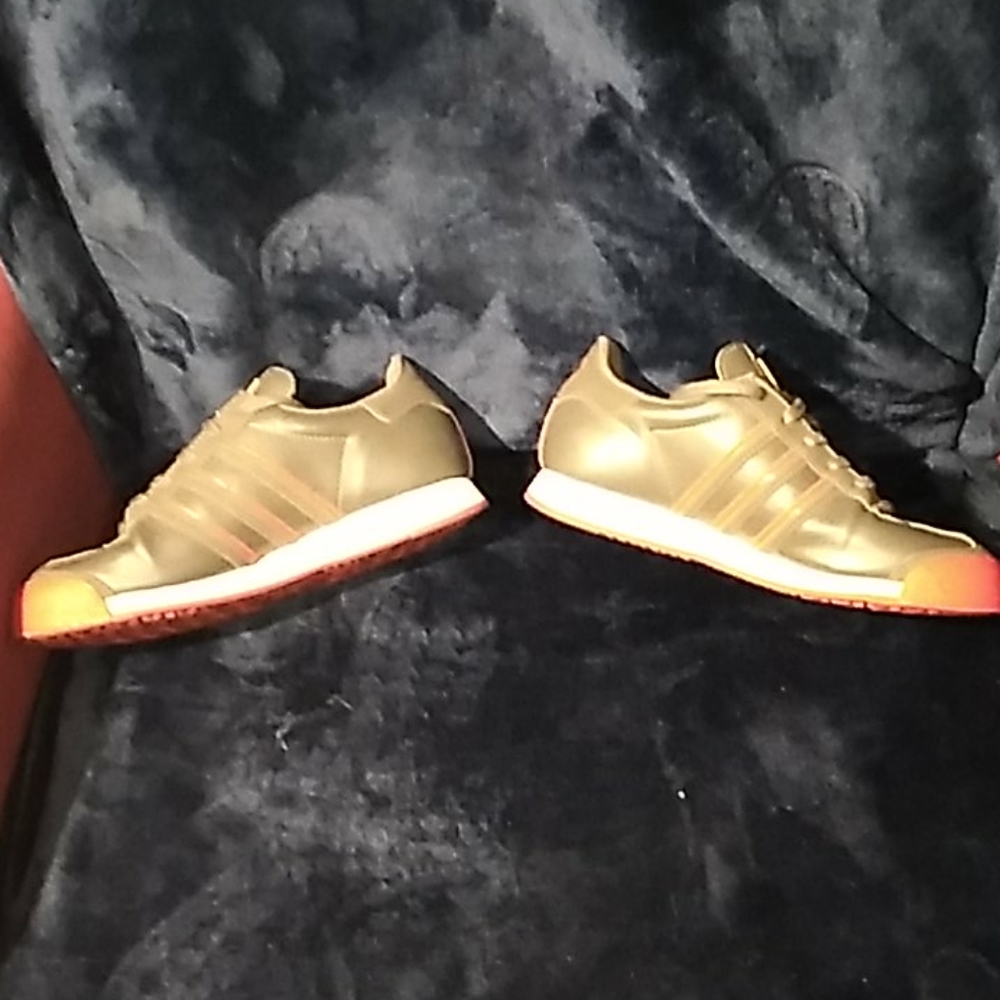 Adidas - Picture 3 of 4